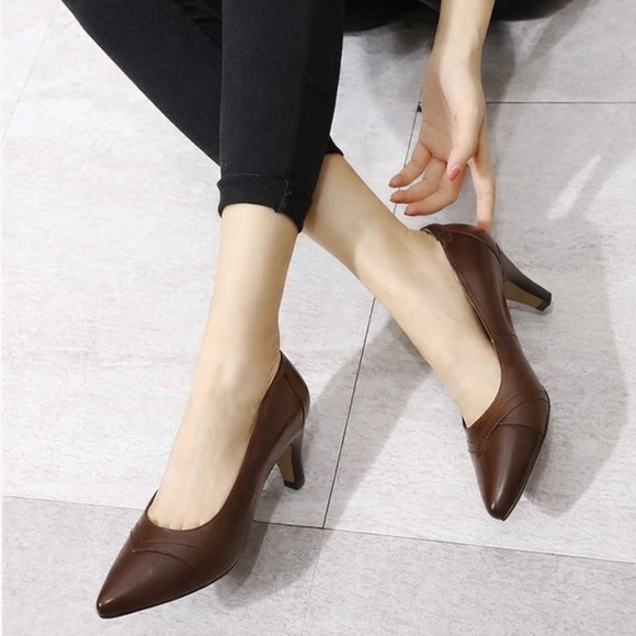 Mona Flying Brown Leather Pointed Toe Heels Women\'s Size 39 US 8 Classic Pumps